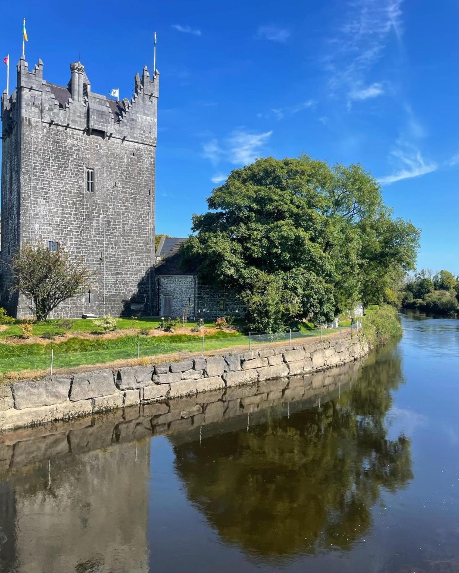 Claregalway Castle Bed & Breakfast Exterior photo